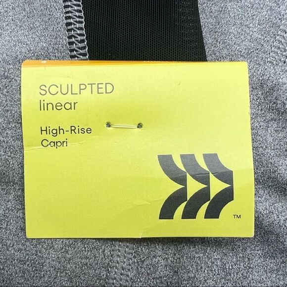 All In Motion New High Rise Capri Leggings S - Picture 3 of 13